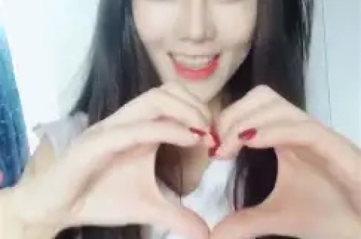 田一名与女生接吻