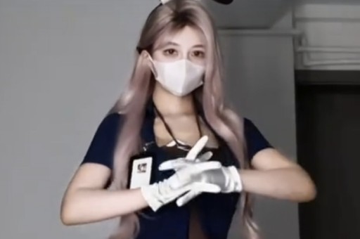 25岁男子猥亵20余名独行女性获刑8个月；“自己在淋雨却为小动物遮风挡雨”外卖小哥大雨中救断腿小狗感动无数网友｜三工晨报